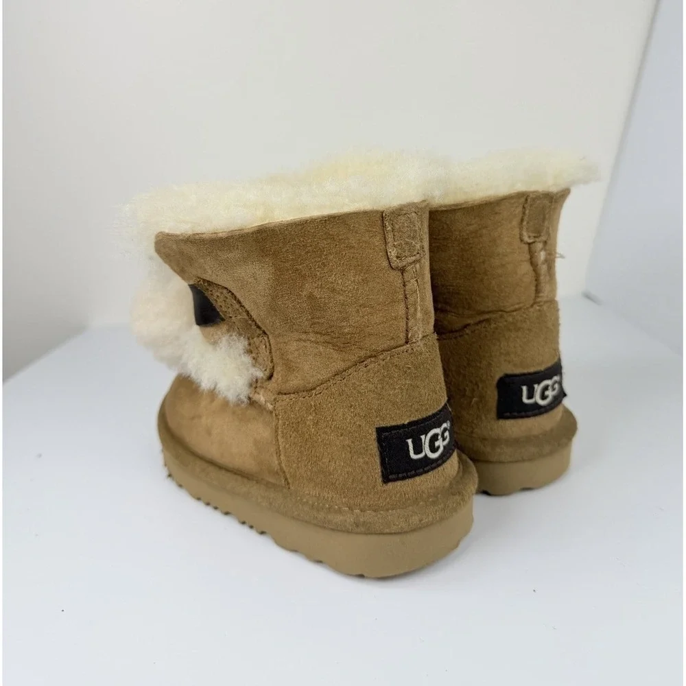 UGG‎ Gita Mini Pom Pom Boots Toddler Girls 7T Chestnut Suede 1017403T
